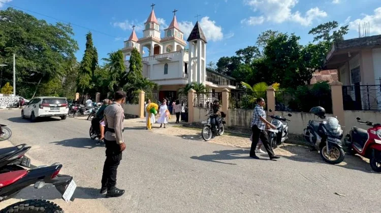 Polisi Atur Lalu Lintas dan Jaga Kamtibmas saat Ibadah