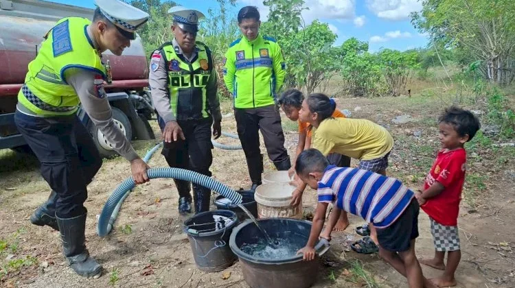 Sambut Hari Bhayangkara ke-80, Polres Salurkan Air Bersih Bagi Warga Padadita