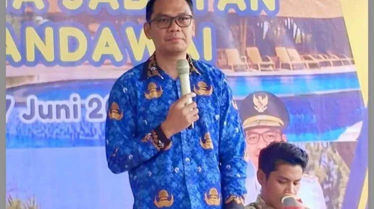 Wabup Sumba Timur Hadiri Sertijab Camat Pandawai dan Beri Arahan