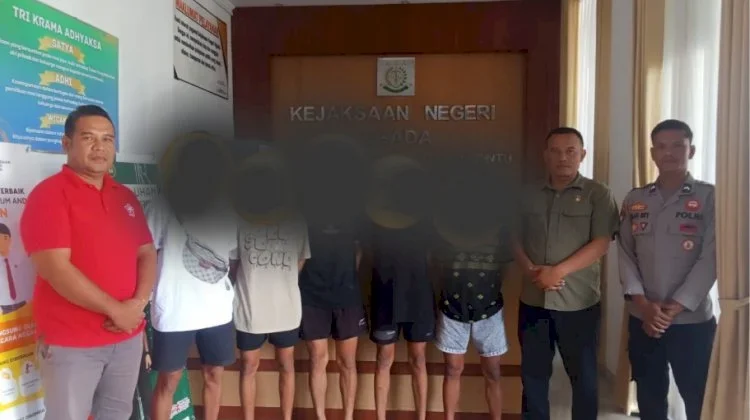 Polisi Tahap II 5 Tersangka Kasus Anak ke Kejari Ngada