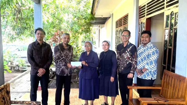 PLN Sambut Organisasi Baru UIK Dwipantara Bersama Anak Yatim di Maumere