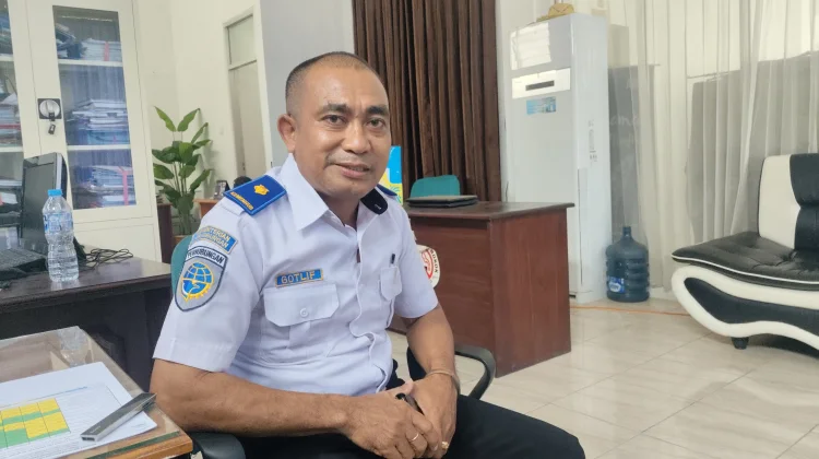 Gelombang Tinggi Paksa Kapal Express Bahari Bermalam di Rote