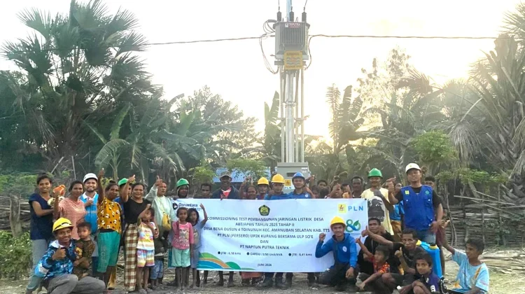 Penuhi Kerinduan Masyarakat, PLN Nyalakan Listrik di Toinunuh Desa Bena
