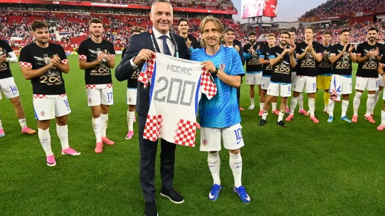 Modric Cetak Dua Ratus Penampilan Bersama Kroasia