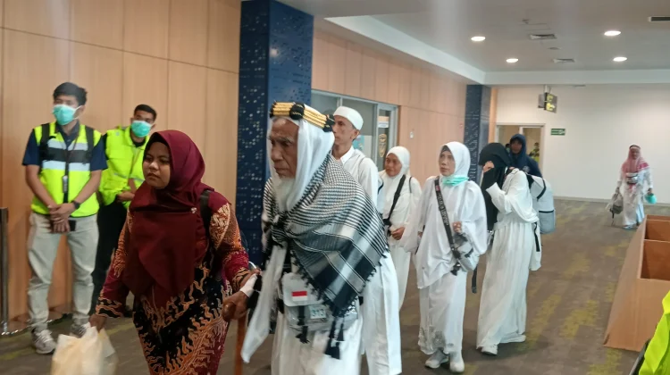 Kloter Pertama Hari Kedua Jamaah Haji NTT Tiba di Bandara El Tari Kupang