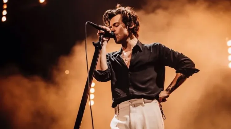 Harry Styles Gelar Tur Sosial