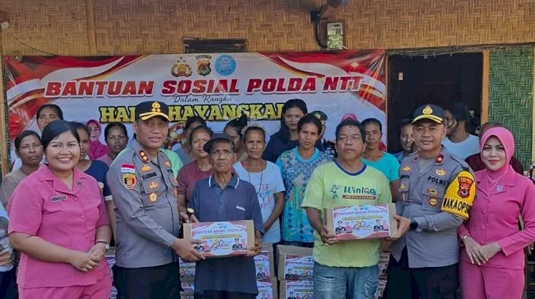 Polres Sumba Timur Hadir untuk Masyarakat,Salurkan Bansos  di Kelurahan Temu