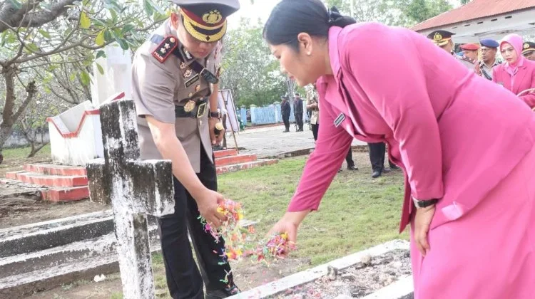 Sambut Hari Bhayangkara ke - 80 Polres Sumba Timur Gelar Ziarah Rombongan di TMP