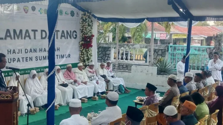 Sekda Sumba Timur Mewakili Bupati Sambut Kepulangan Jamaah Haji