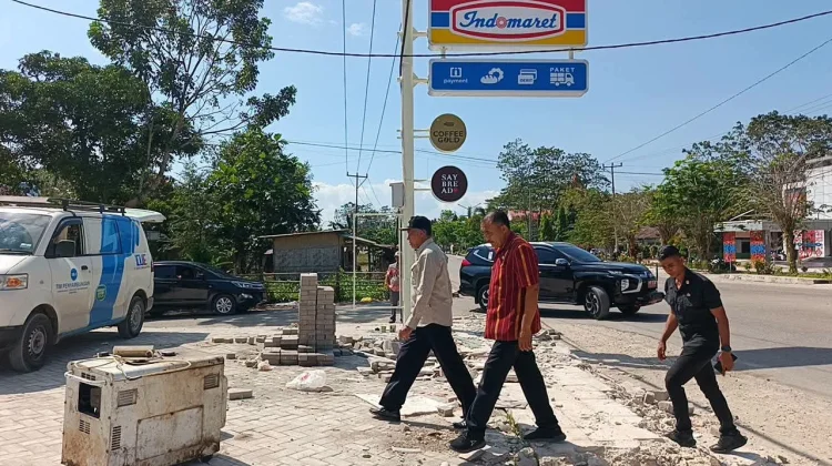 Wakil Bupati Pimpin Penertiban PKL dan Hentikan Pembongkaran Trotoar Indomaret