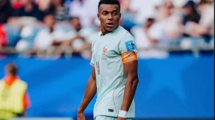 Mbappe Jadi Sorotan usai Serahkan Ban Kapten kepada Tchouameni