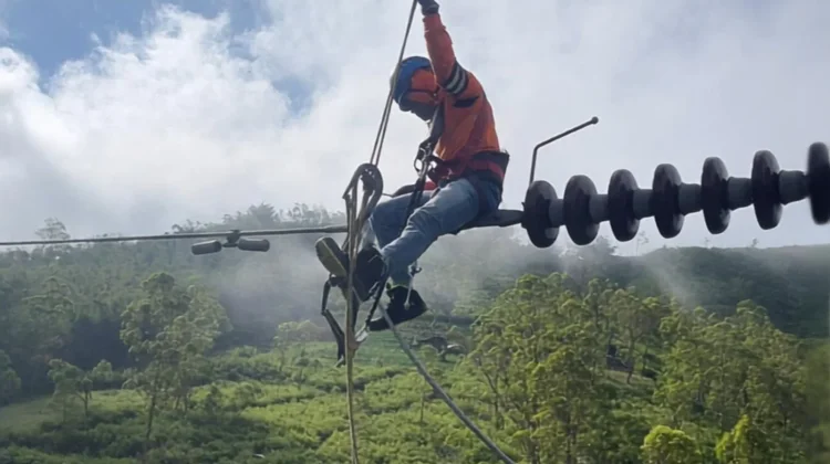 Antisipasi Anomali, PLN Gerak Cepat Amankan Sistem Transmisi Flores