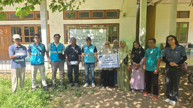 PLN ULP Adonara dan YBM Berikan Apresiasi Bagi 28 Guru Honorer
