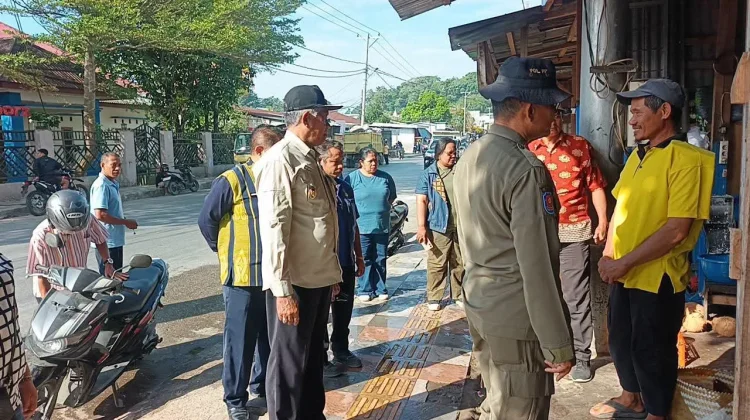 Wabup Sumba Barat Bersama Jajaran Tertibkan PKL di Kota Waikabubak