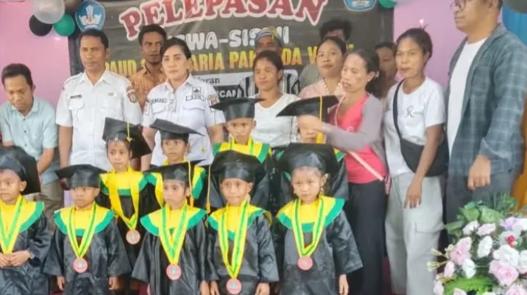 Kadis Pendidikan Lepas Murid PAUD Santa Maria Pakonda Watu