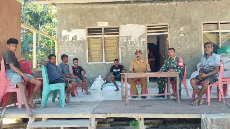 Babinsa Tingkatkan Sinergitas Dengan Aparatur Desa Praibakul