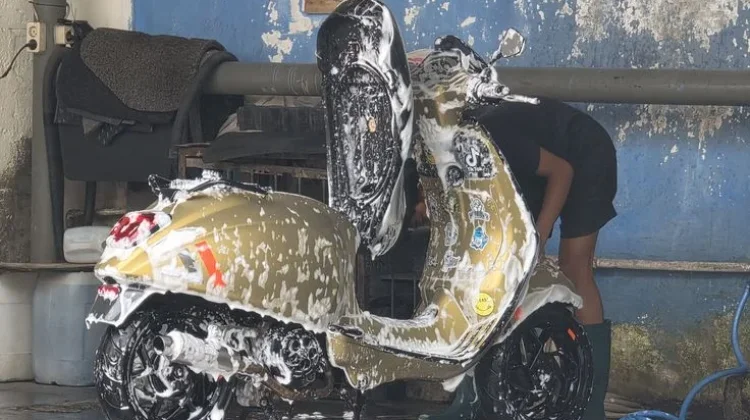 Cara Aman dan Benar Mencuci Motor Listrik agar Tetap Awet