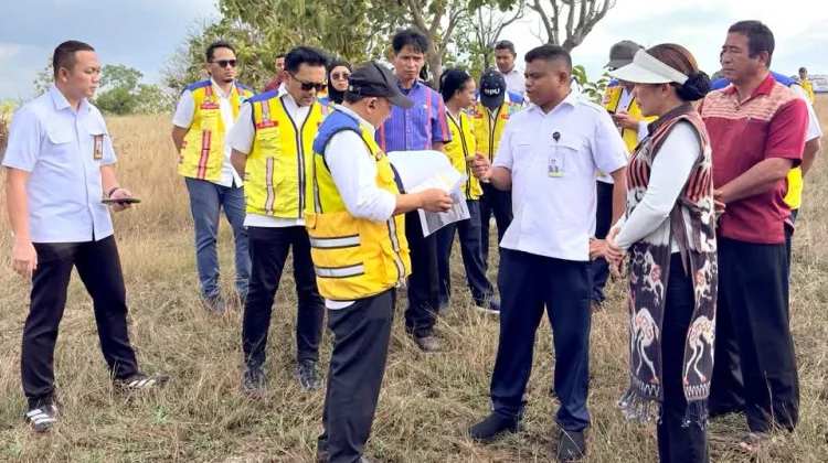 Bupati Dampingi Tim Pusat Tinjau Lokasi Sekolah Rakyat SBD