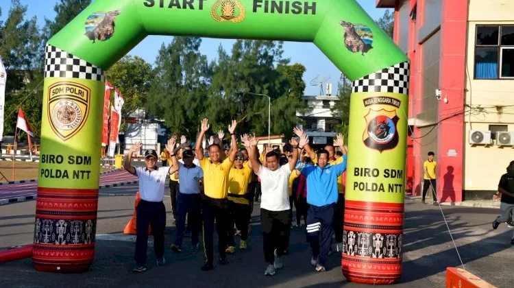 Polda NTT Pererat Sinergi Melalui Jalan Santai Hari Bhayangkara