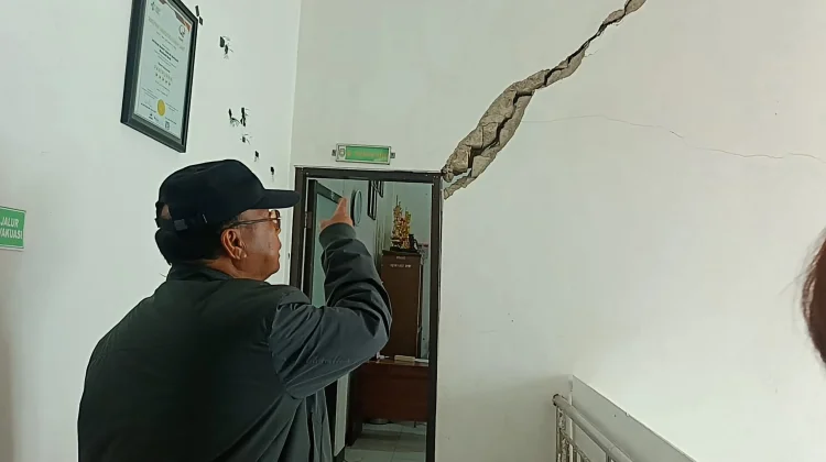 Bupati Sumba Barat Tinjau Kerusakan RSUD Pasca Gempa, Siapkan Renovasi