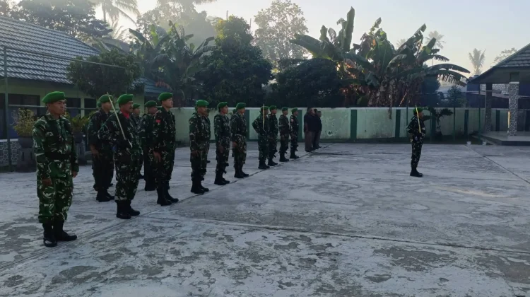 Kasdim Sumba Barat Tekankan Disiplin saat  Membuka mpin Upacara