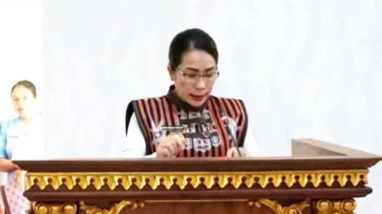Bupati Ratu Wulla Bahas Ranperda Pertanggungjawaban APBD Bersama DPRD.