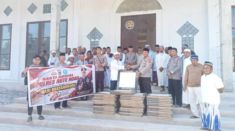 Polres Rote Ndao Salurkan Bantuan untuk Pembangunan Masjid