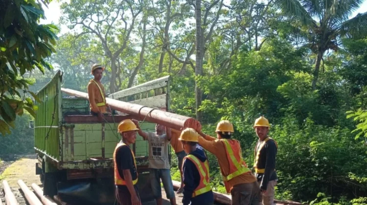 PLN Sukseskan Commissioning Test Jaringan Listrik di Dusun Glak, Sikka