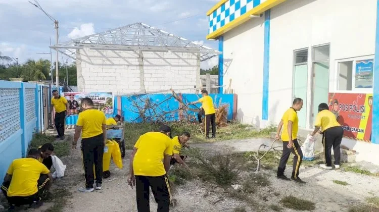 Kegiatan Kebersihan Area Pelabuhan Baa Dukung Gerakan Indonesia ASRI