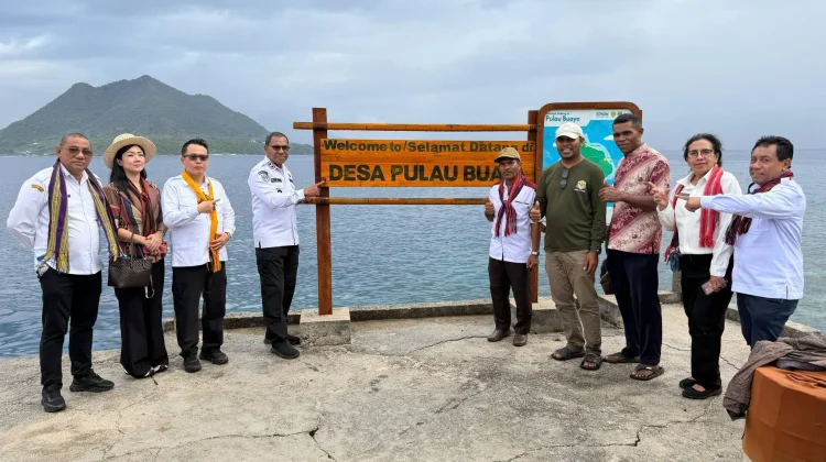 Wagub NTT Ajak Warga Pulau Buaya Jaga Kelestarian Laut demi Masa Depan Generasi