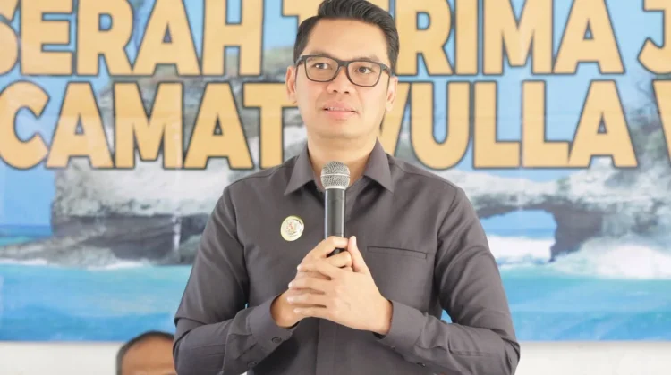 Wakil Bupati Sumba Timur Hadiri Sertijab Camat Wulla Waijelu Berlangsung Khidmat