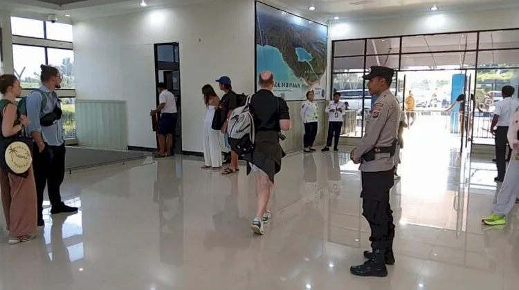 Polsek Lobalain Perkuat Pengamanan di Bandara D.C. Saudale