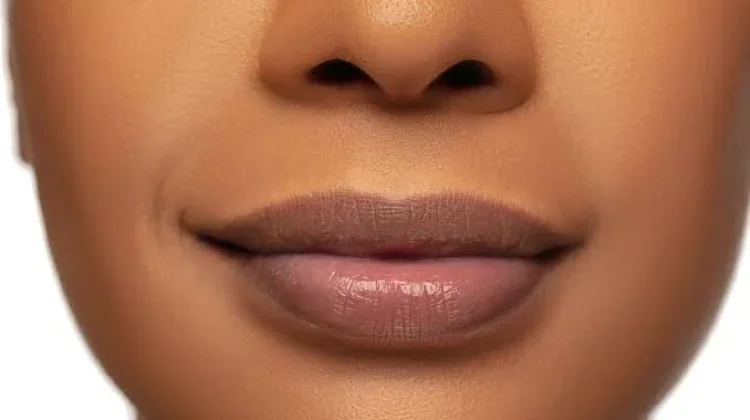 Bahan Alami untuk Mencerahkan Bibir Gelap