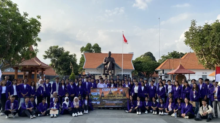 PUSDIPWASBANG UNITRI Perkuat Nasionalisme Mahasiswa Melalui Blitar Education