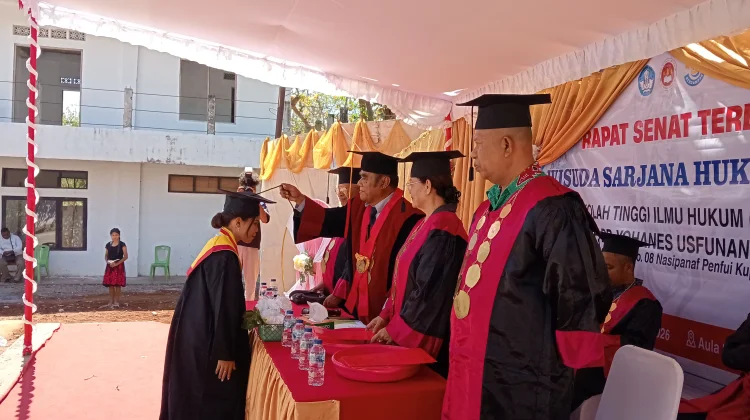 Lepas Wisuda STIKUM, Rektor Yohanes Tekankan Jaga Marwah Almamater