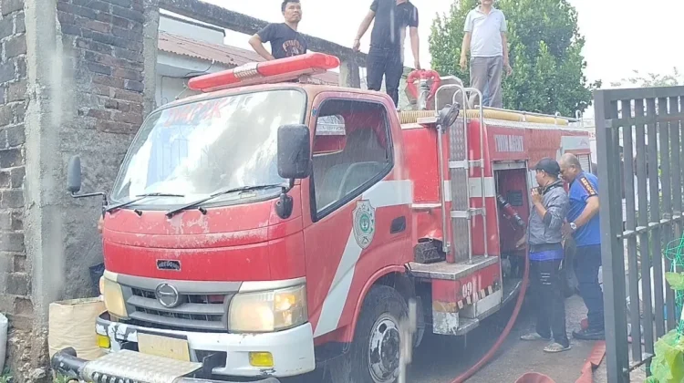 Angin Kencang Picu Tiga Rumah Terbakar