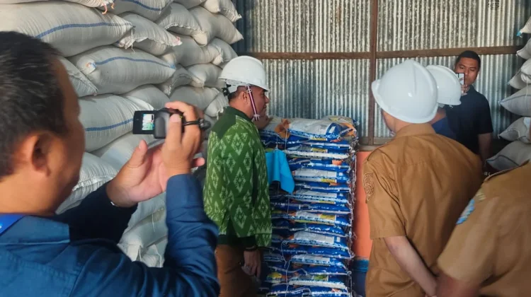 Bupati Tinjau Stok Beras Bulog Rote Ndao