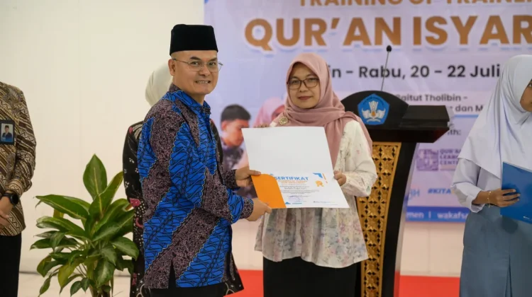 Perkuat Pembelajaran Inklusif, Kemendikdasmen Kukuhkan Duta Al-Qur'an Bahasa Isya