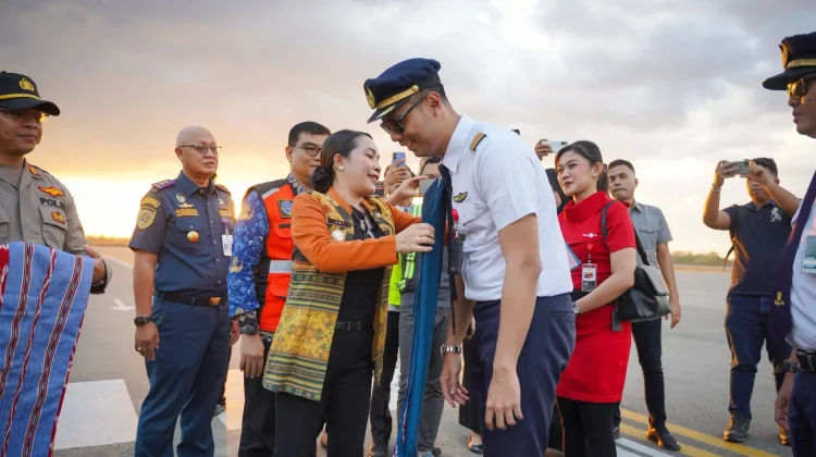 Penerbangan Perdana Labuan Bajo Tambolaka Perkuat Konektivitas Daerah