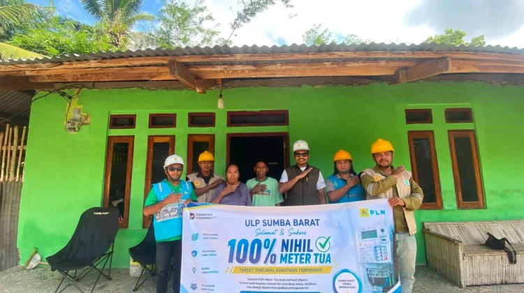 PLN UP3 Sumba Berhasil Kerjakan Program Nihil Meter Tua