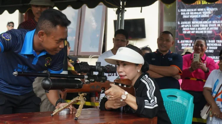 Bupati SBD Resmi Buka Kejuaraan Menembak Dansat Brimob Cup Se-Sumba