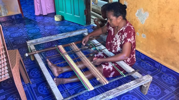Menunggu Pintu Rumah Tenun Terbuka untuk Penenun Penkase Oeleta