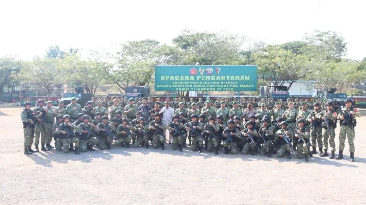 Upacara Pengantaran Latihan Pratugas Satgas Pamtas RI–PNG Mobile Brigif 21/Komodo