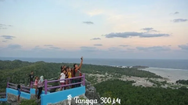 Bukit Mando'o Tawarkan Panorama Spektakuler Rote
