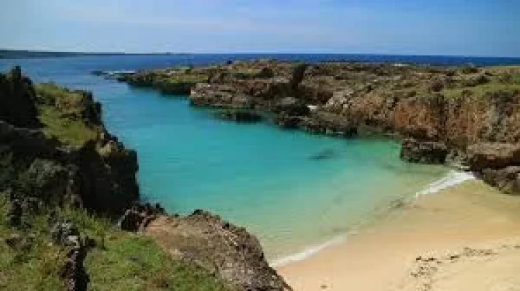 Pantai Tolanamon di Rote Pikat Ribuan Wisatawan Lokal