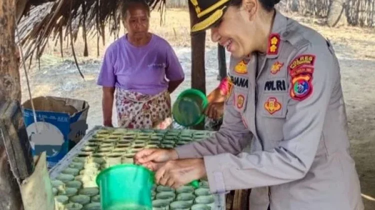 Kapolres TTU Tinjau Pembuatan Gula Lempeng Dukung UMKM
