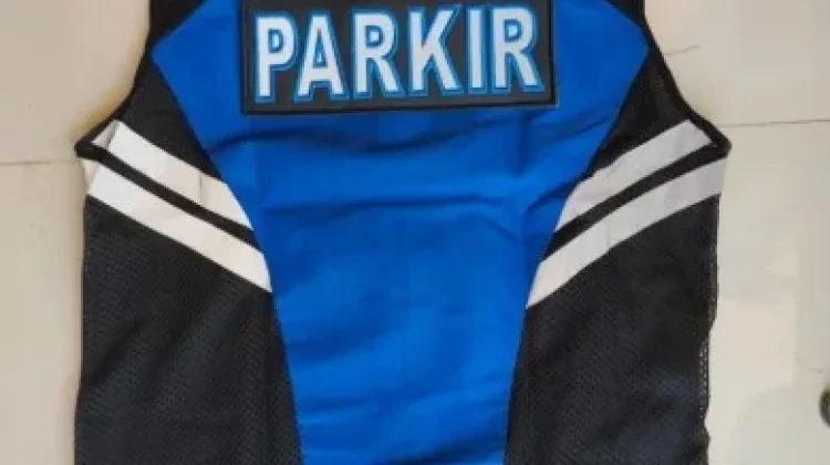 Rompi Biru Jadi Penanda Juru Parkir Resmi Kota Kupang