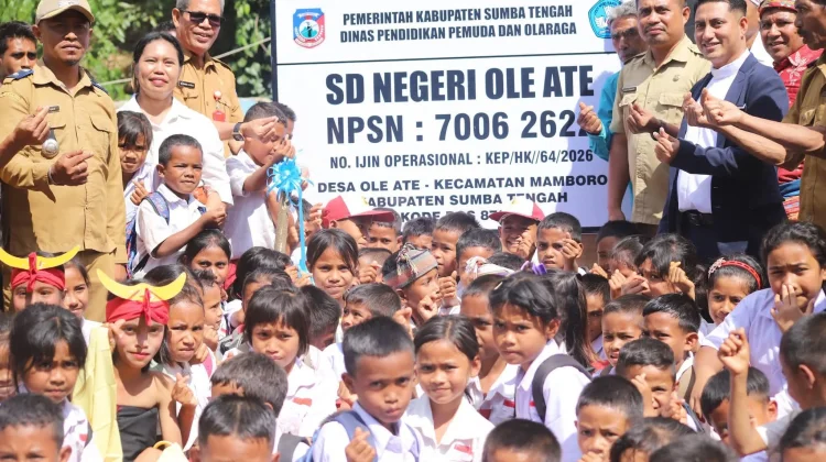 Sekda Sumba tengah Resmikan SDN Ole Ate Jadi Sekolah Definitif