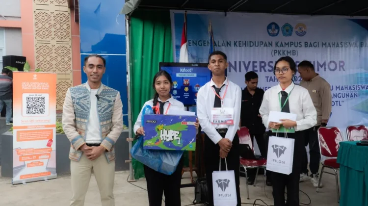 Filosi beri Laptop Mahasiswa Unimor, Dorong Generasi Muda Hadapi Era Digital