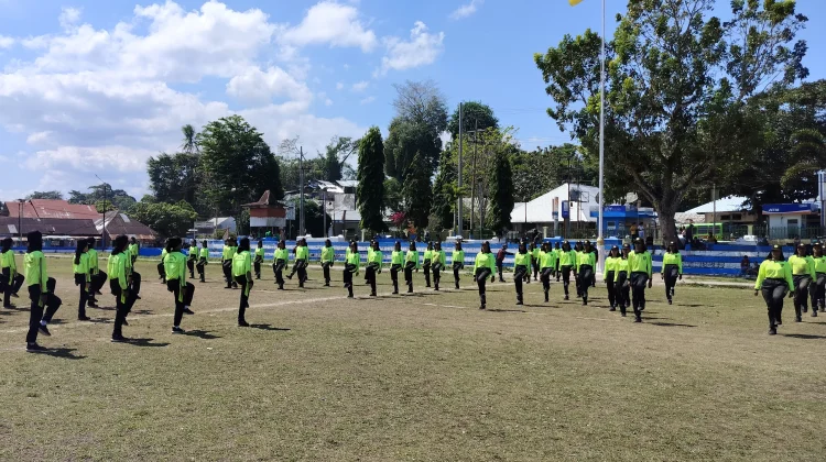 Latihan Paskibraka Sumba Barat Memasuki Latihan Formasi